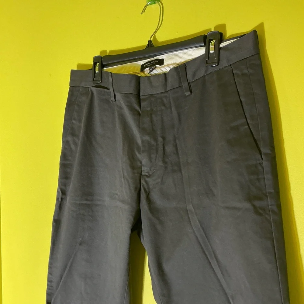 Banana Republic Tapered fit Chino Pants